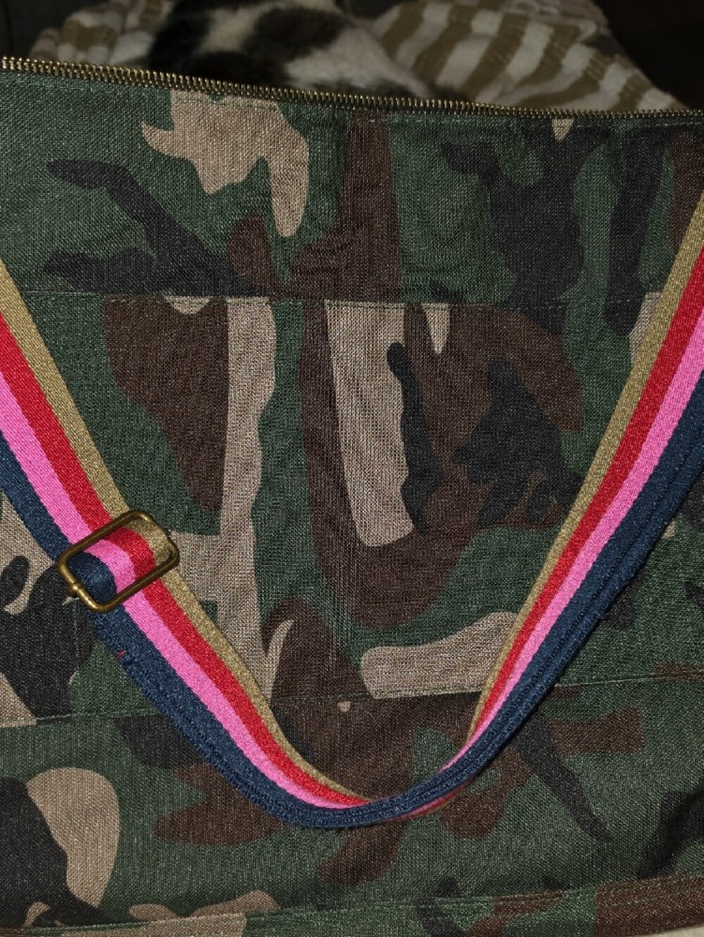 Plunder Camo Laptop Bag with Pink Straps and Rainbow Strap - Picture 3 of 4